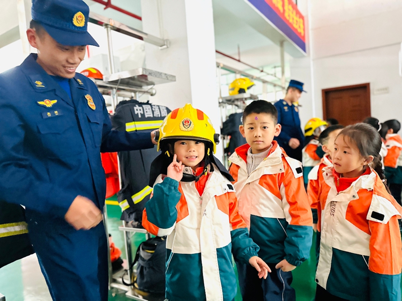 习水一小：把安全教育课堂搬到消防救援大队(图2)