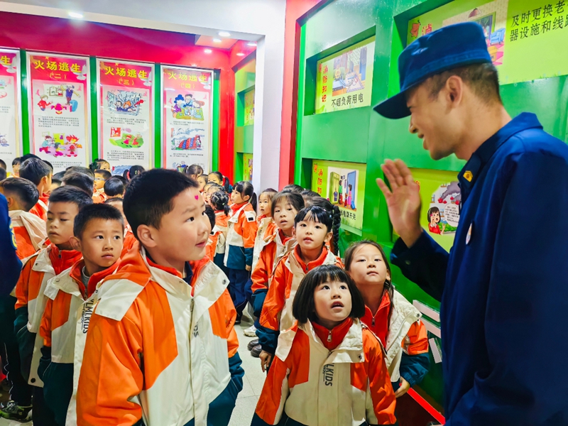 习水一小：把安全教育课堂搬到消防救援大队(图4)