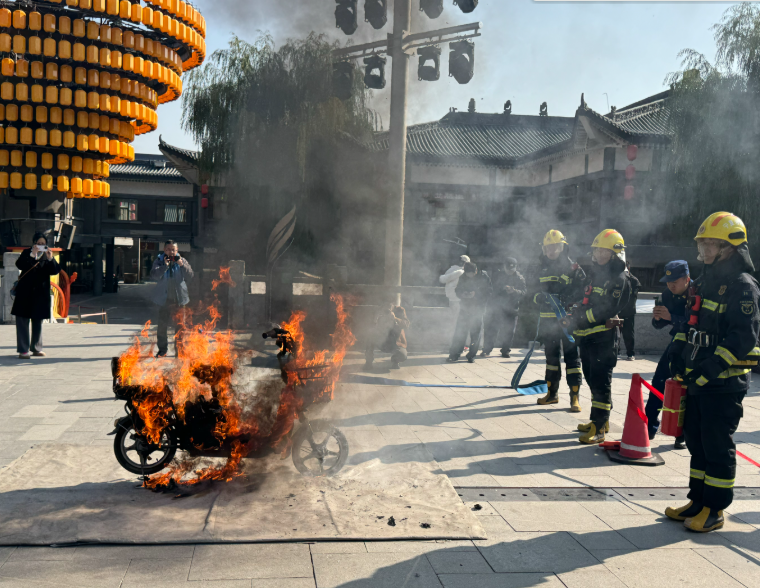 沉浸式体验消防科普大派对！2025年全区消防宣传月在银川启动(图3)