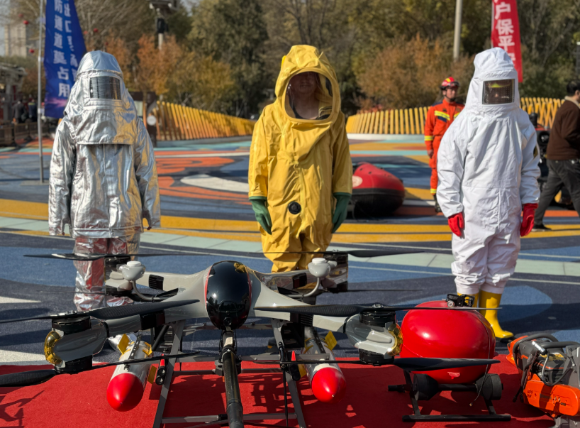 沉浸式体验消防科普大派对！2025年全区消防宣传月在银川启动(图4)