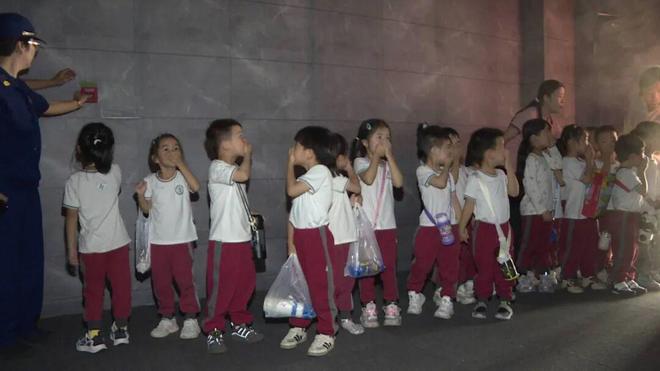 消防零距离安全伴童心(图2)