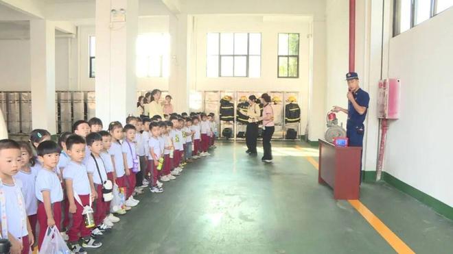 消防零距离安全伴童心(图1)