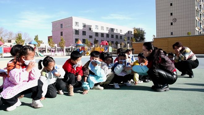 星空体育网站：消防演练进校园安全“童”行护成长(图1)