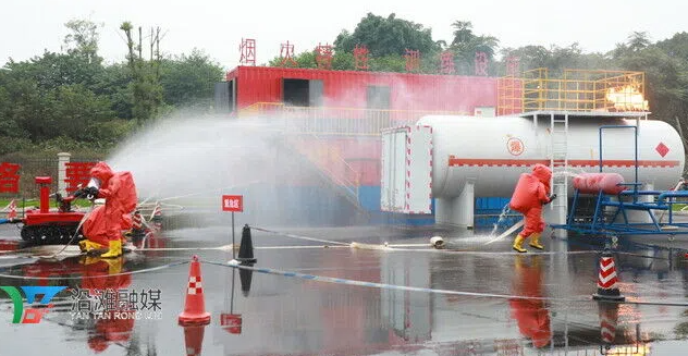 星空体育：自贡沿滩区2025年度消防宣传月启动式暨消防安全实战演练成功举行(图2)