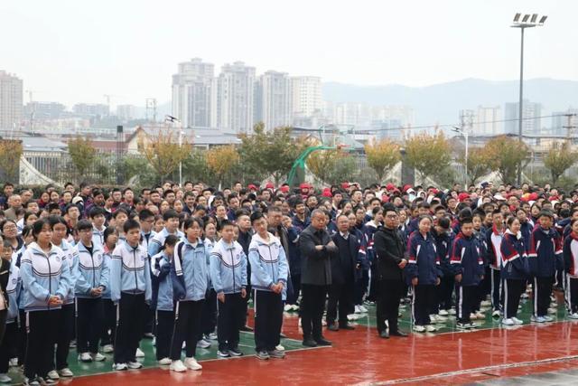 广元市上西中学及大东英才学校九年级开展消防应急疏散演练活动(图1)