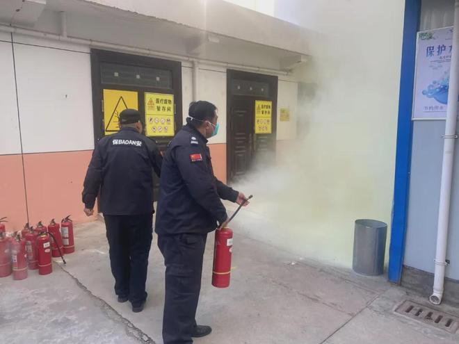 渭南市妇幼保健院开展灭火器实操培训筑牢医疗安全“防火墙”(图3)