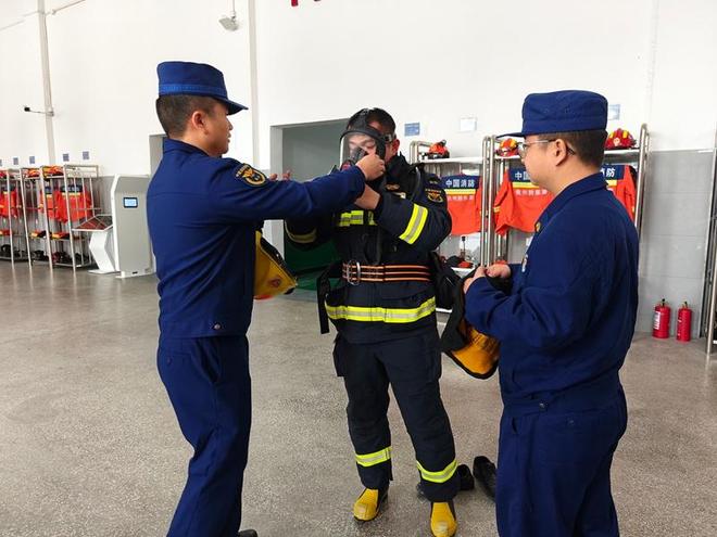 走进消防零距离筑牢安全防火墙(图2)