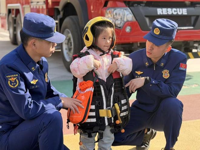 河口区消防救援大队：消防护航成长安全守护希望(图1)