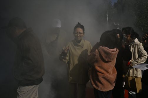 油锅起火怎么办？很多居民第一步就做错了？(图3)