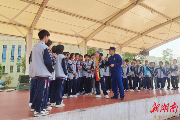 手把手教灭火、捂口鼻逃生！湘西消防这波操作太实用了(图1)