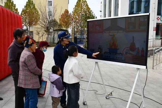 全国消防宣传月临汾消防科普进社区安全知识暖民心(图1)