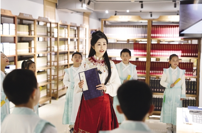 东昌府区孟达外国语学校举行消防疏散演练活动(图1)