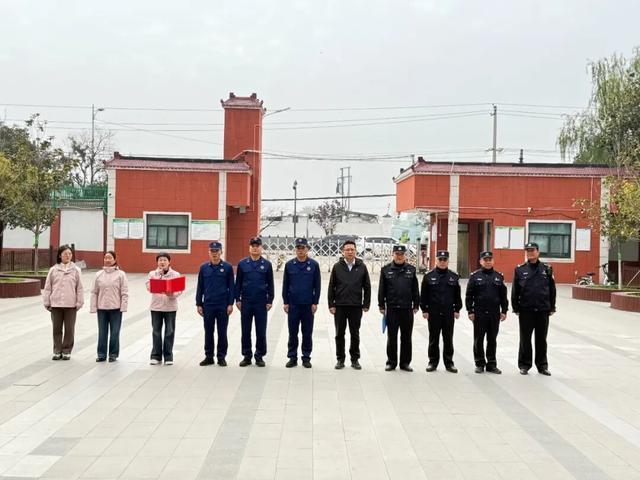 星空体育：筑牢安全防线守护生命安全——未央区六村堡小学消防疏散演练暨消防知识宣讲活动圆满举行(图1)