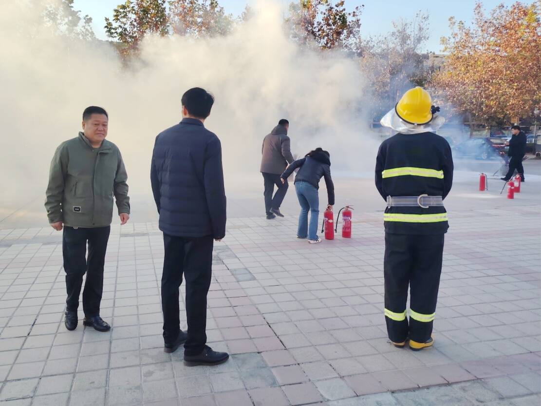 滨州：滨城区彭李街道开展人员密集场所消防应急演练活动(图1)