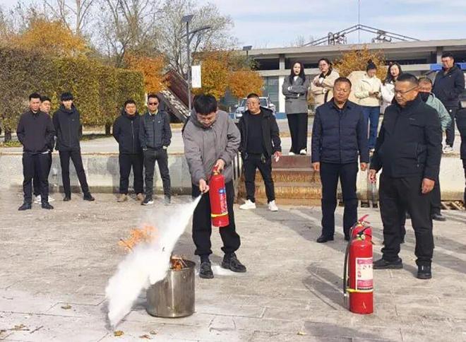星空体育：大洼街道开展森林草原防灭火培训及实战演练筑牢全民防火屏障(图1)