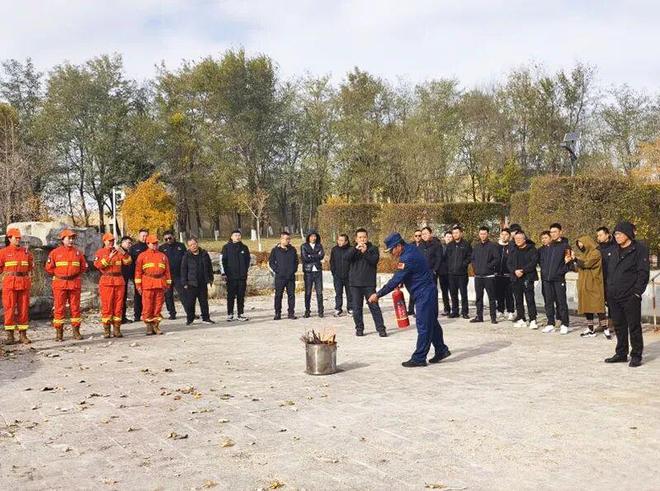 星空体育：大洼街道开展森林草原防灭火培训及实战演练筑牢全民防火屏障(图2)
