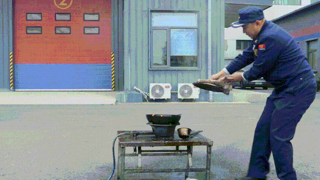 星空体育网站：油锅起火怎么办？学会正确处置方法很重要(图1)