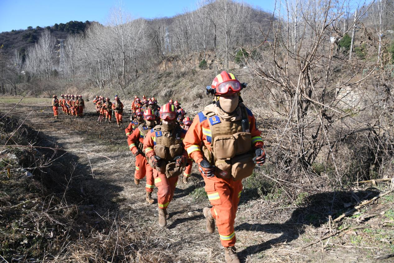星空体育网站：闻喜县石门乡举行森林防火实战演练协同作战筑牢安全屏障(图1)