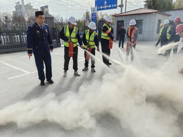 星空体育网站：中铁九局焦平铁路项目部开展联合消防演练(图3)