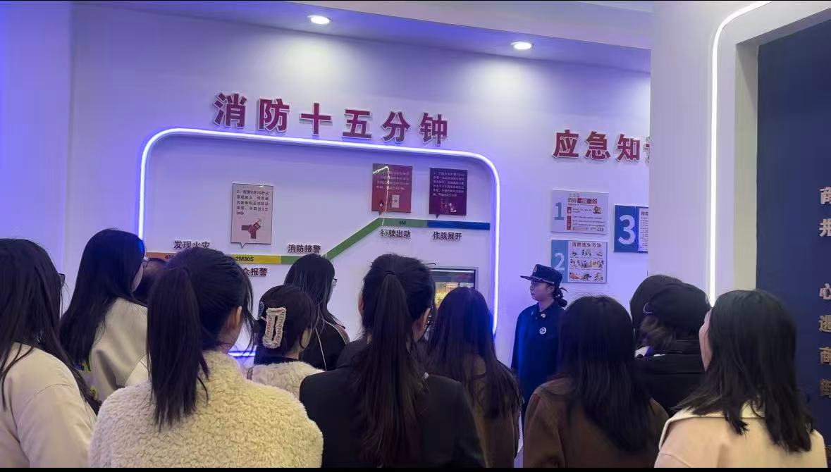 陇南：全体职工走进消防科普馆开展安全学习(图1)