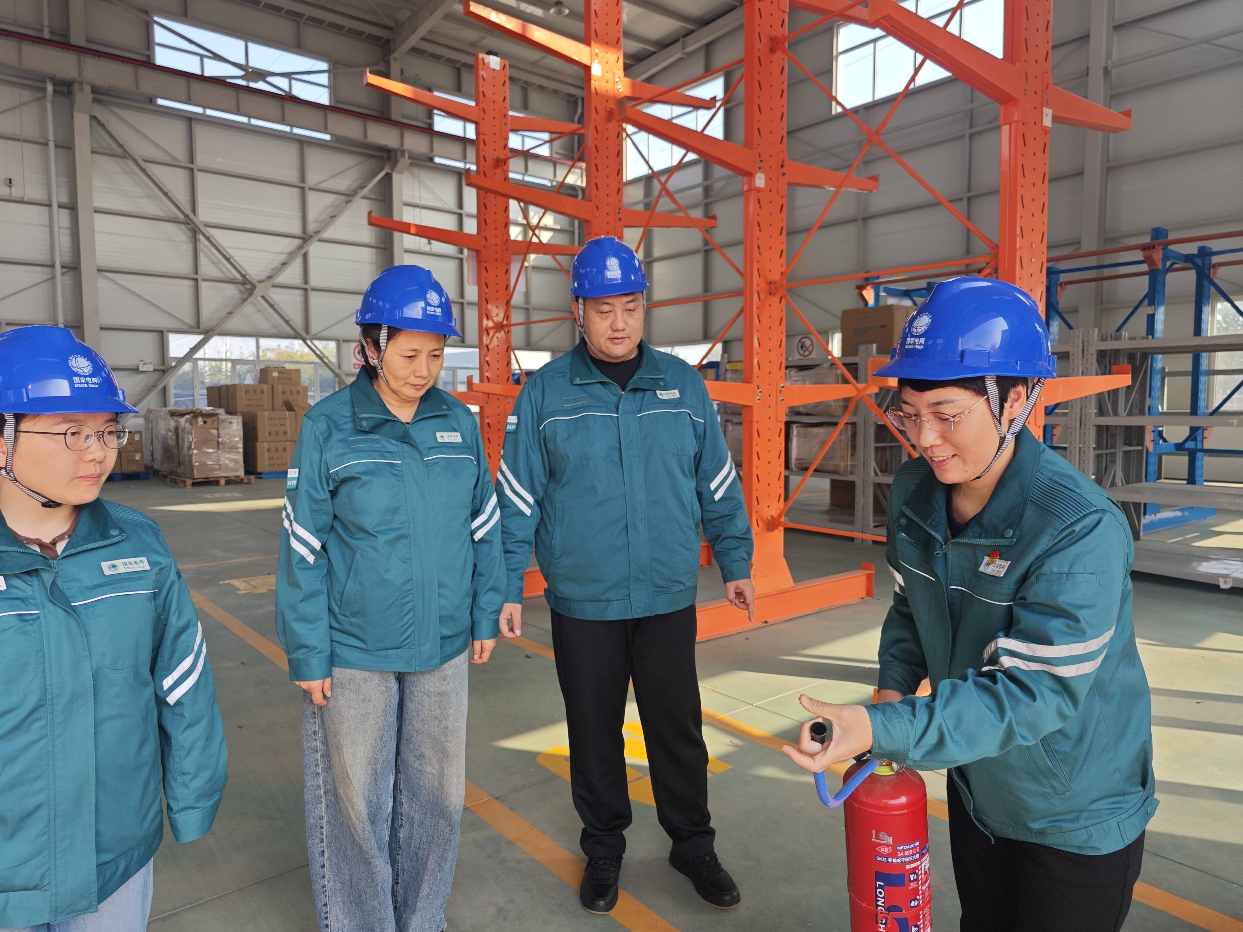 星空体育：国网高密市供电公司：开展仓库消防实战演练提升应急处置能力(图1)