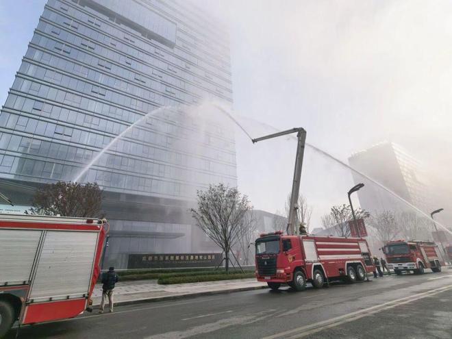 星空体育网站：为安全打call！新津高层建筑灭火救援实战演练举行(图6)