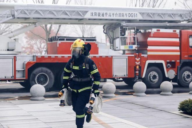 星空体育网站：为安全打call！新津高层建筑灭火救援实战演练举行(图4)