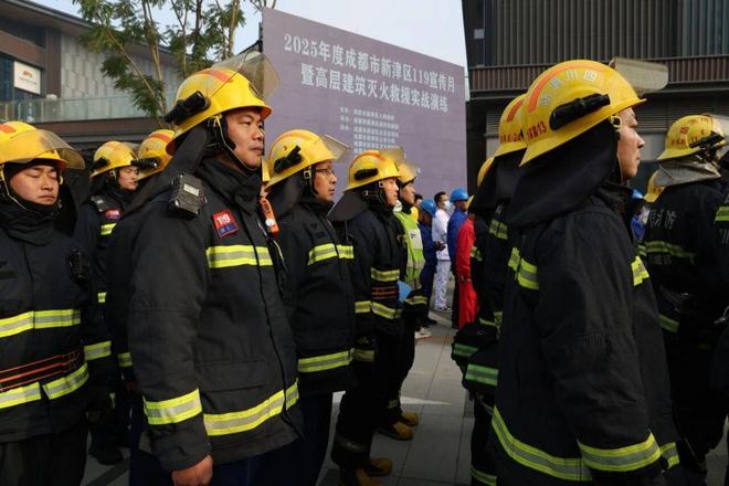 星空体育网站：为安全打call！新津高层建筑灭火救援实战演练举行(图9)