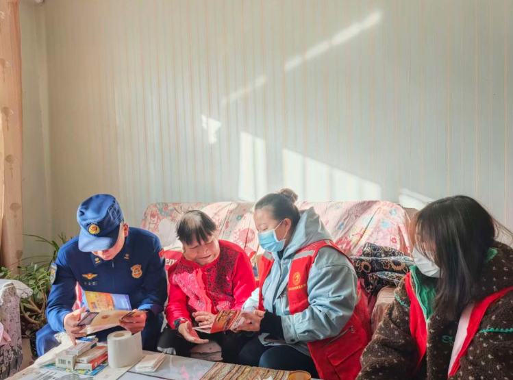 兴庆区开展独居老人消防安全志愿服务活动(图1)