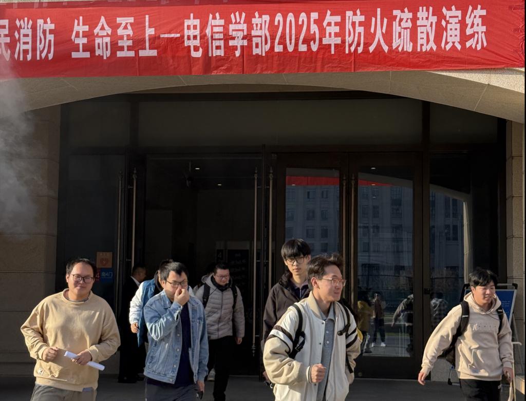 警报拉响不慌神！实战演练get灭火器用法(图4)