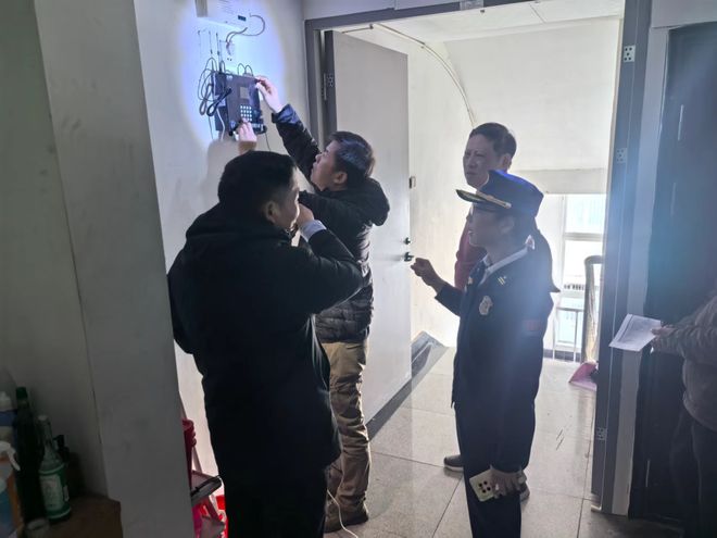 拧紧“安全阀”！高层建筑消防安全“把脉问诊”守护岁末年初平安(图1)