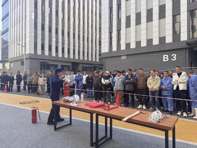星空体育：贵阳云岩消防走进企业开展消防安全培训演练活动(图1)