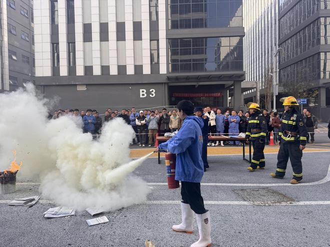 星空体育：贵阳云岩消防走进企业开展消防安全培训演练活动(图3)