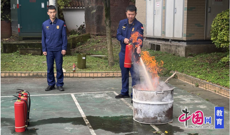 消防安全记心间乐山实验中学开展沉浸式消防体验活动(图3)