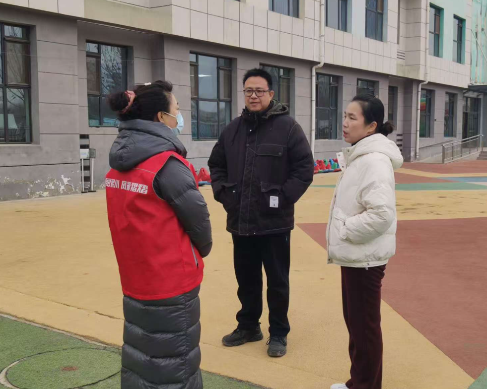 星空体育：“蓝朋友”开课+社区“把脉”幼儿园安全(图4)