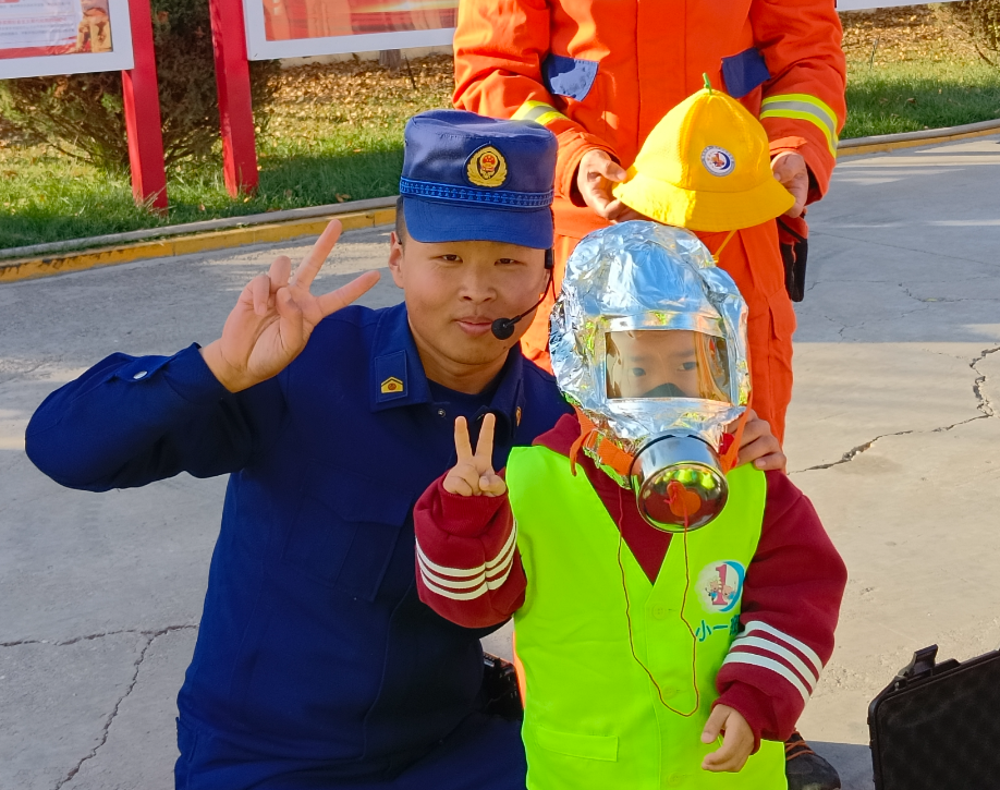 星空体育：“蓝朋友”开课+社区“把脉”幼儿园安全(图5)