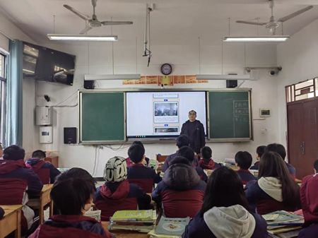 提升防火知识技能扣紧消防生命线——万二中开展系列消防活动(图4)