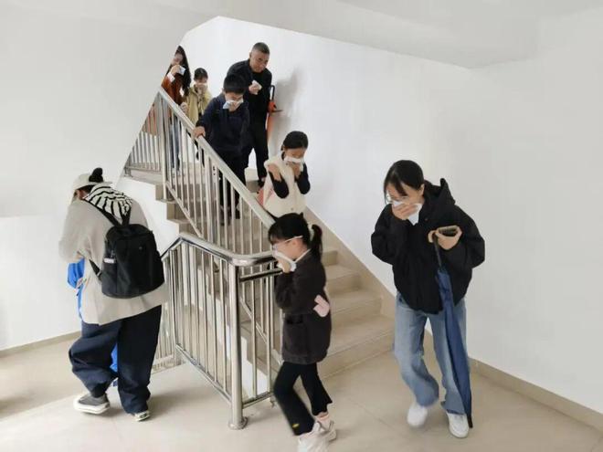 星空体育：遇到火灾这样做！(图2)