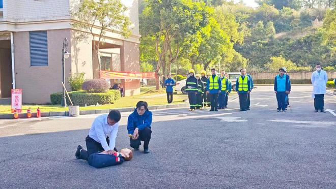 文明云安丨消防演练进小区筑牢安全“防火墙”(图3)