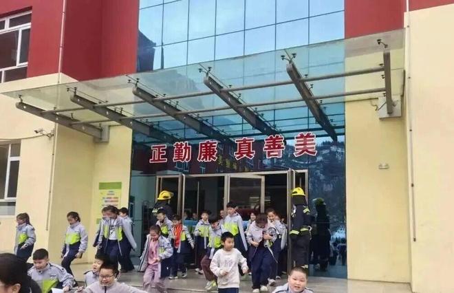 吕梁消防深入全市学校、幼儿园开展消防宣传“进校园”活动(图8)