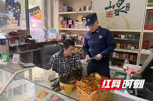 星空体育网站：溆浦县消防大队与商户“面对面”普及消防知识(图1)