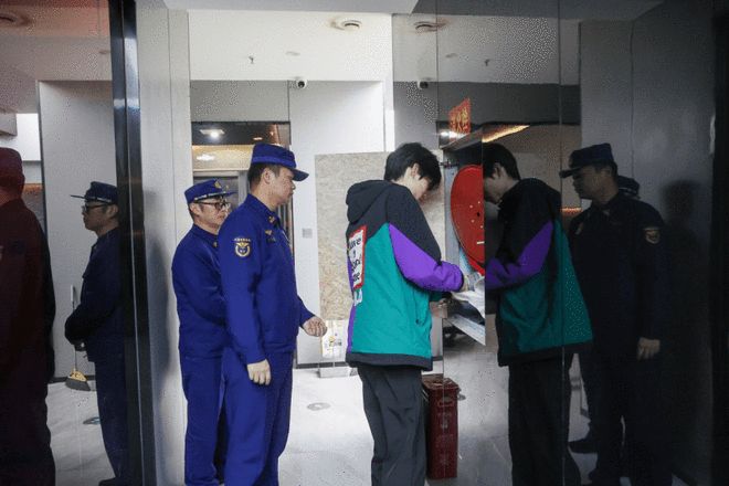 星空体育网站：荆门掇刀消防开展节前“把脉问诊”全力护航元旦消防安全(图1)