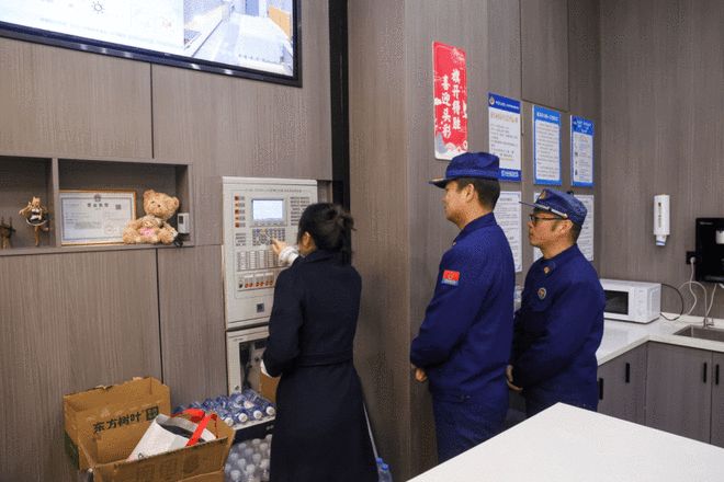 星空体育网站：荆门掇刀消防开展节前“把脉问诊”全力护航元旦消防安全(图4)