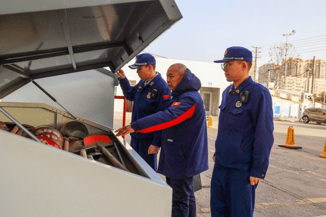 星空体育网站：荆门掇刀消防开展节前“把脉问诊”全力护航元旦消防安全(图3)