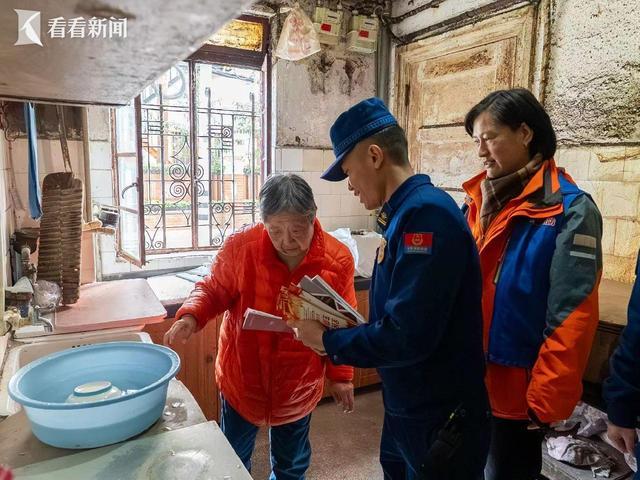 上海消防筑牢元旦安全防线护航节日平安(图2)