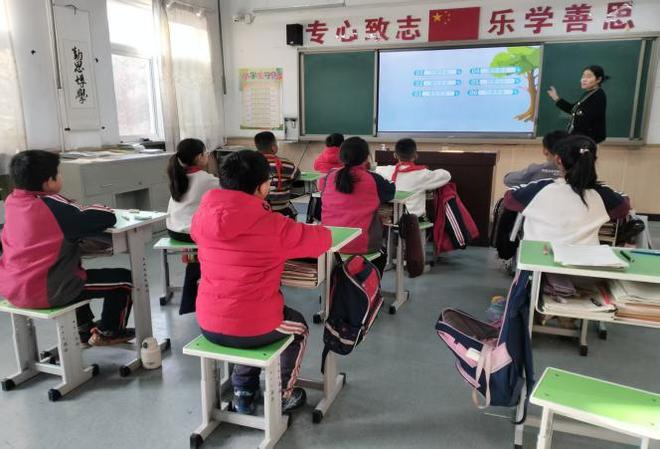 星空体育网站：洞儿沟小学开展“安全润心护航成长”安全教育主题班会活动(图3)