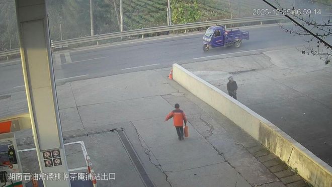 星空体育：危急时刻显担当！常德中石化桃源茶安庵铺加油站员工扑救自燃火情(图1)