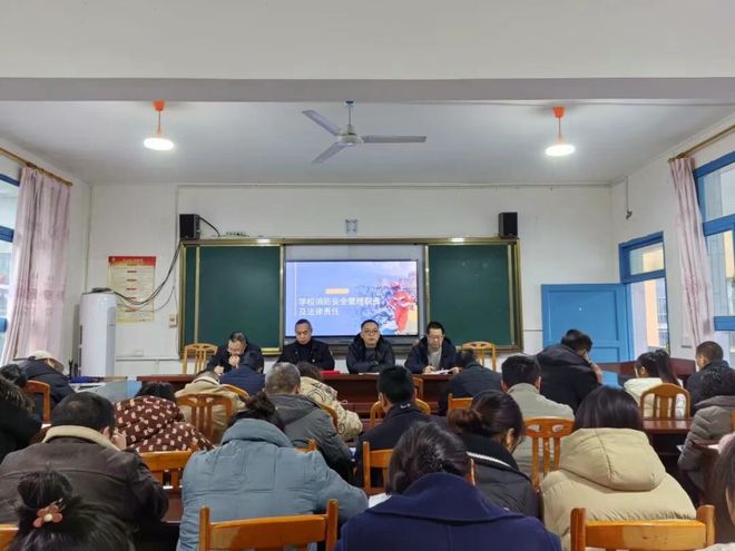 冬季取暖安全先行——万源市罗文镇小学筑牢冬季校园安全防线(图1)