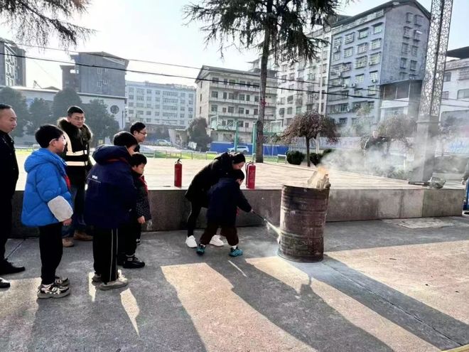 冬季取暖安全先行——万源市罗文镇小学筑牢冬季校园安全防线(图7)