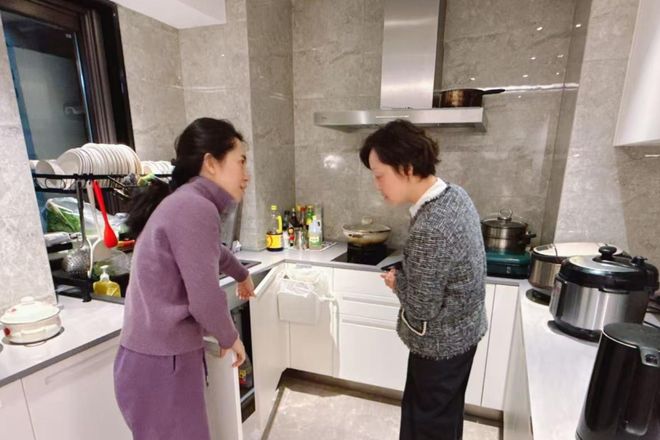 星空体育网站：飞线充电、楼道堆物？查！黄浦联动排查整治冬季火灾隐患(图3)